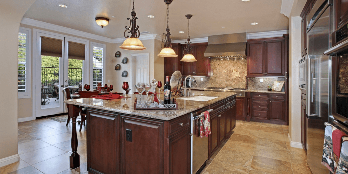 Traditional Kitchen Cabinets image
